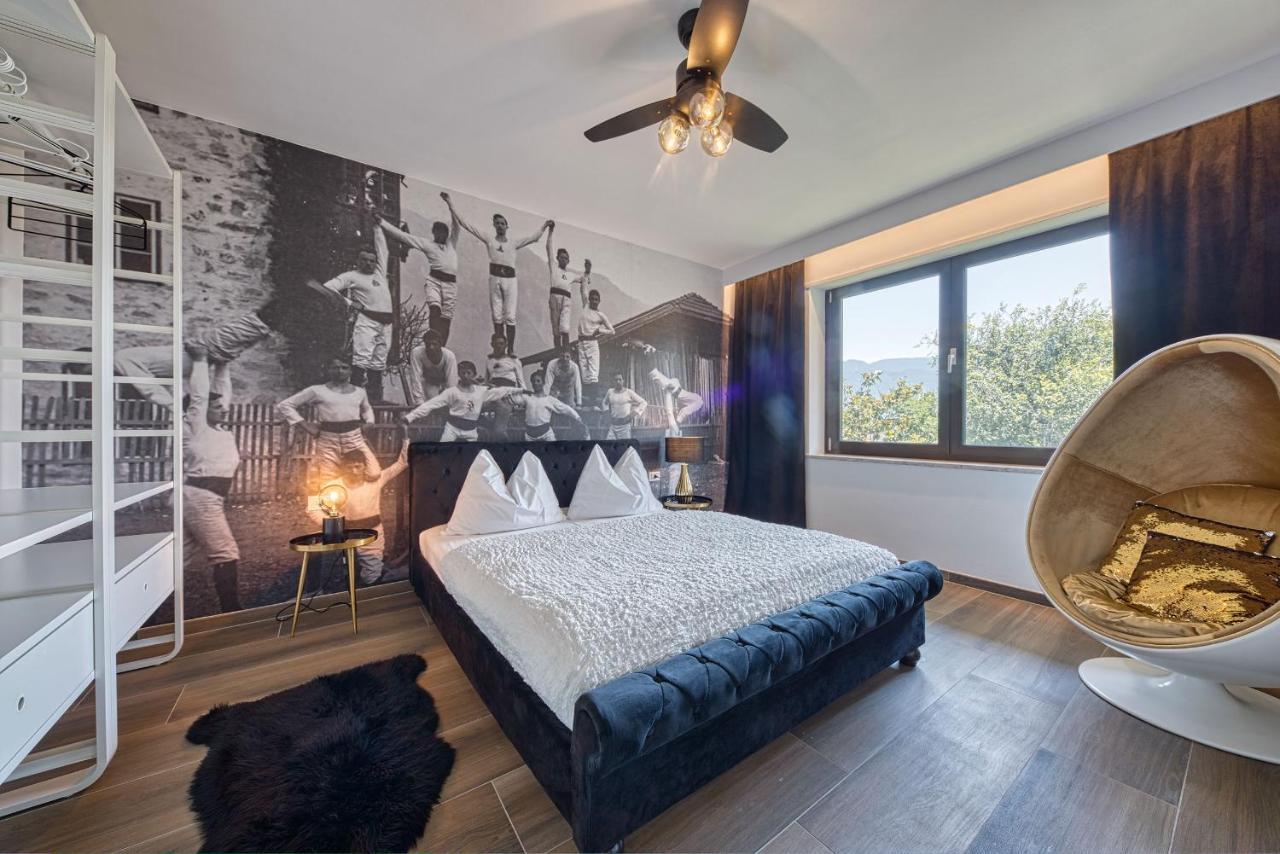 Goldfinger + Suites Lana Exterior foto