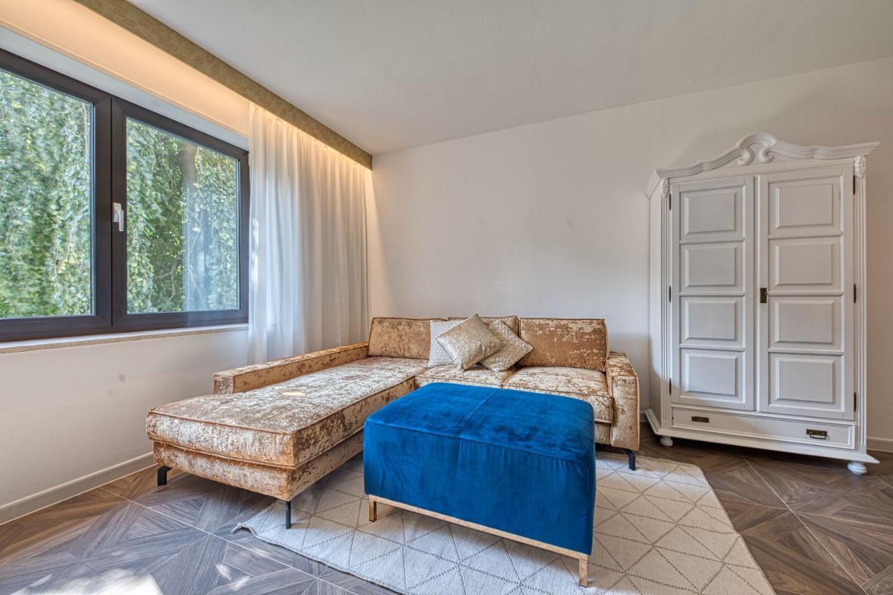 Goldfinger + Suites Lana Exterior foto