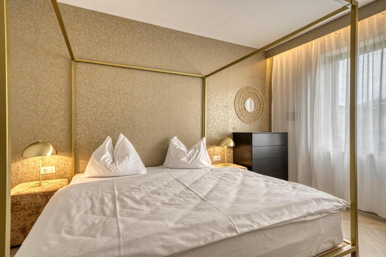 Goldfinger + Suites Lana Exterior foto