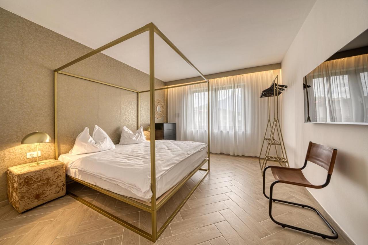 Goldfinger + Suites Lana Exterior foto