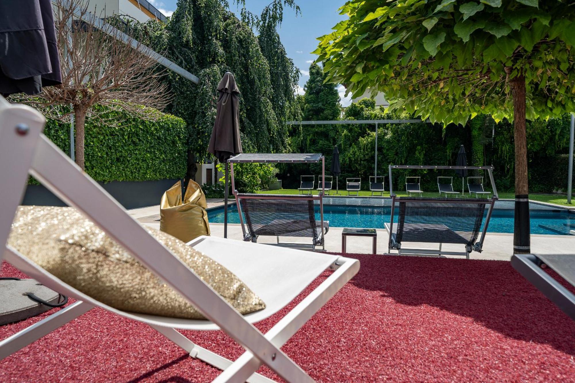 Goldfinger + Suites Lana Exterior foto