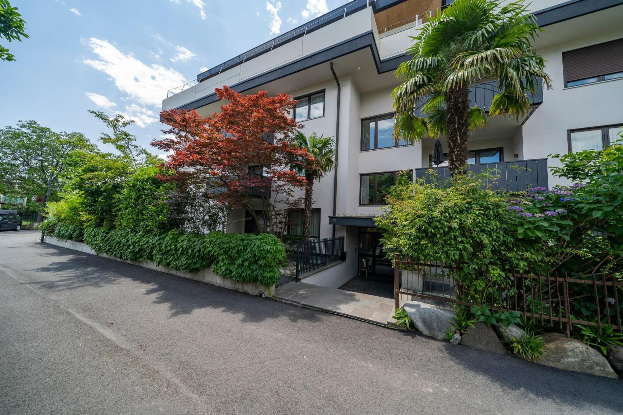 Goldfinger + Suites Lana Exterior foto