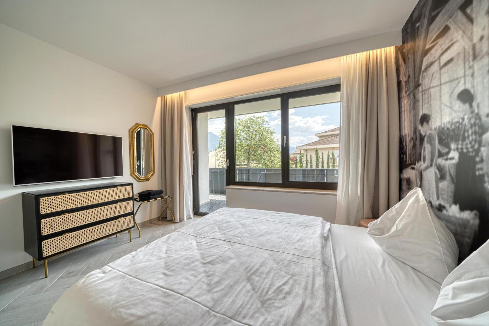 Goldfinger + Suites Lana Exterior foto