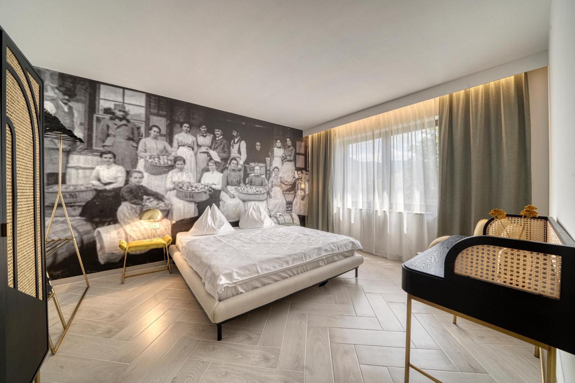 Goldfinger + Suites Lana Exterior foto