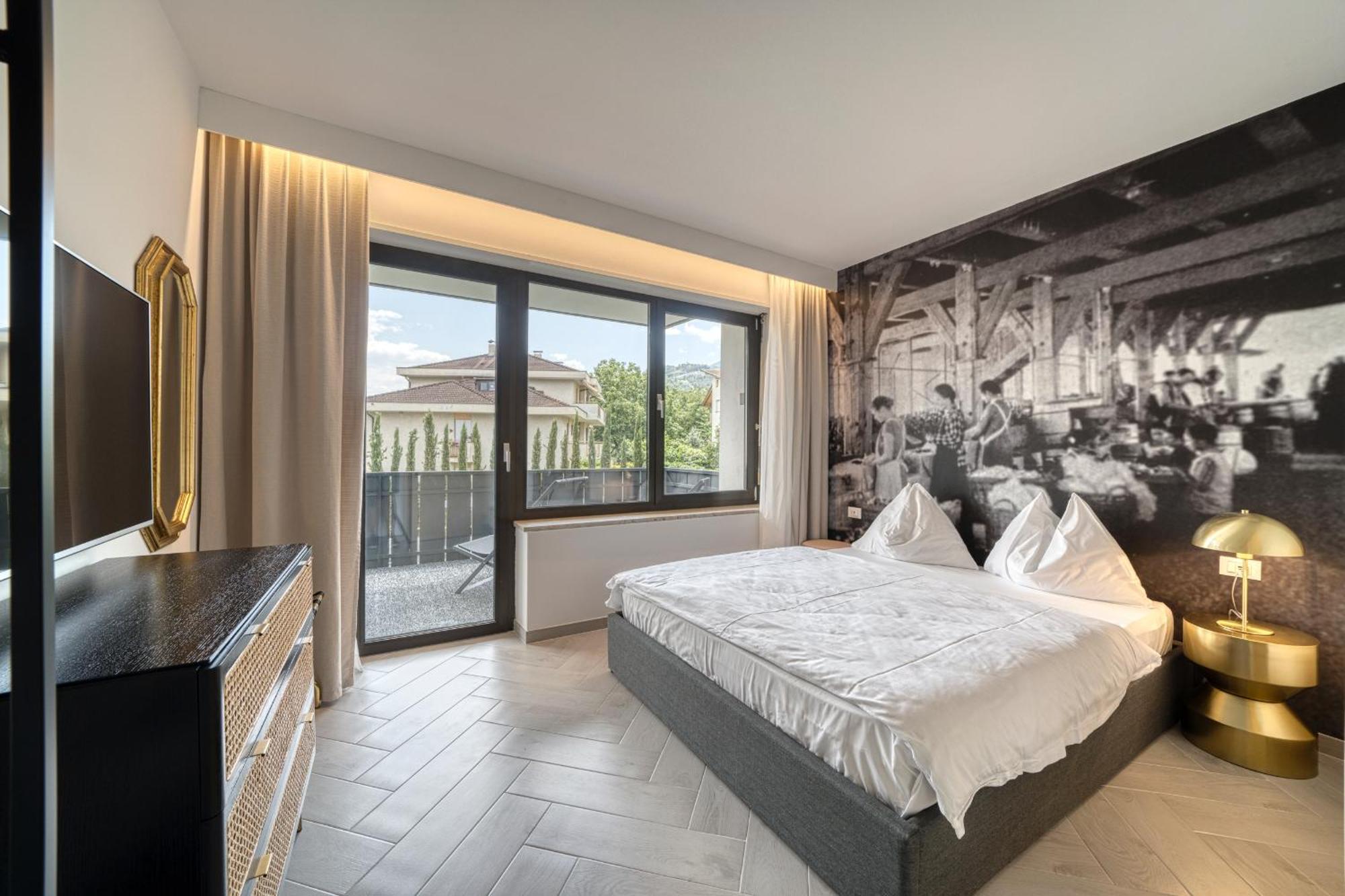 Goldfinger + Suites Lana Exterior foto