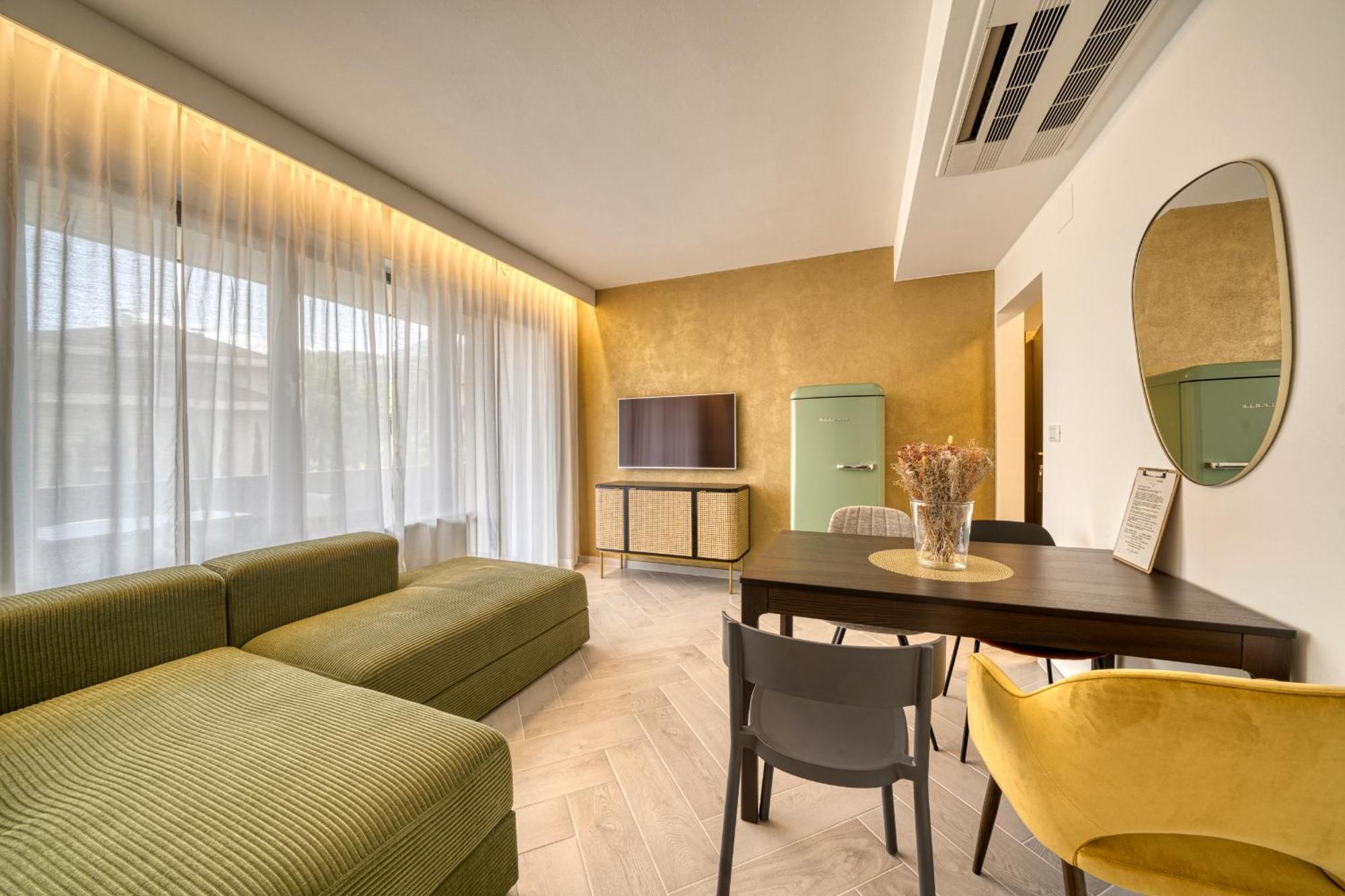 Goldfinger + Suites Lana Exterior foto