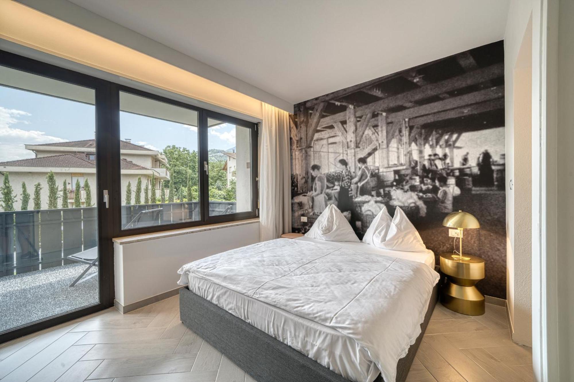 Goldfinger + Suites Lana Exterior foto