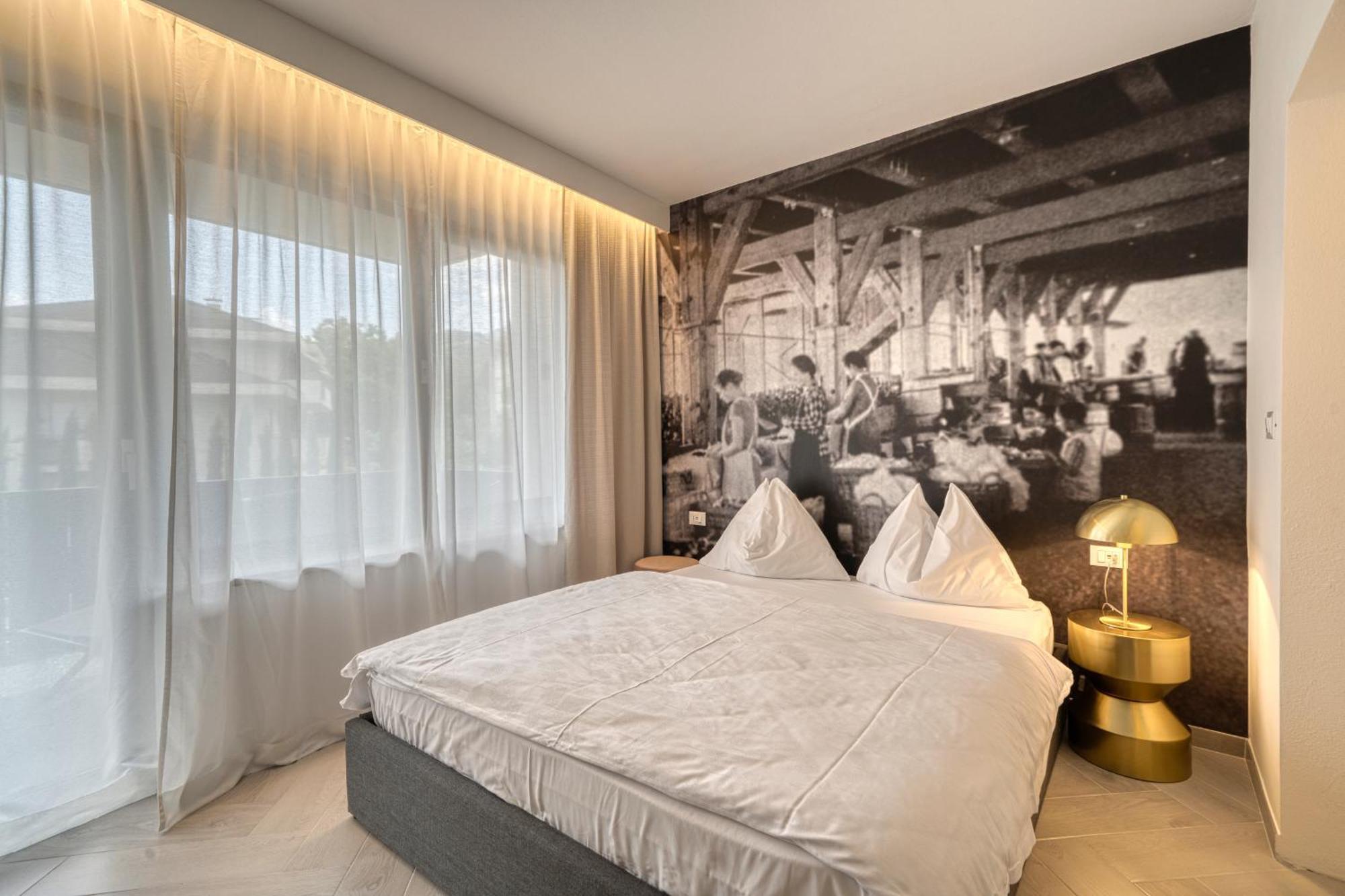 Goldfinger + Suites Lana Exterior foto