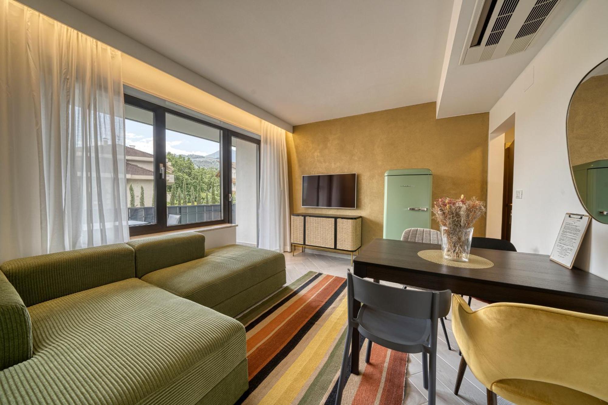 Goldfinger + Suites Lana Exterior foto