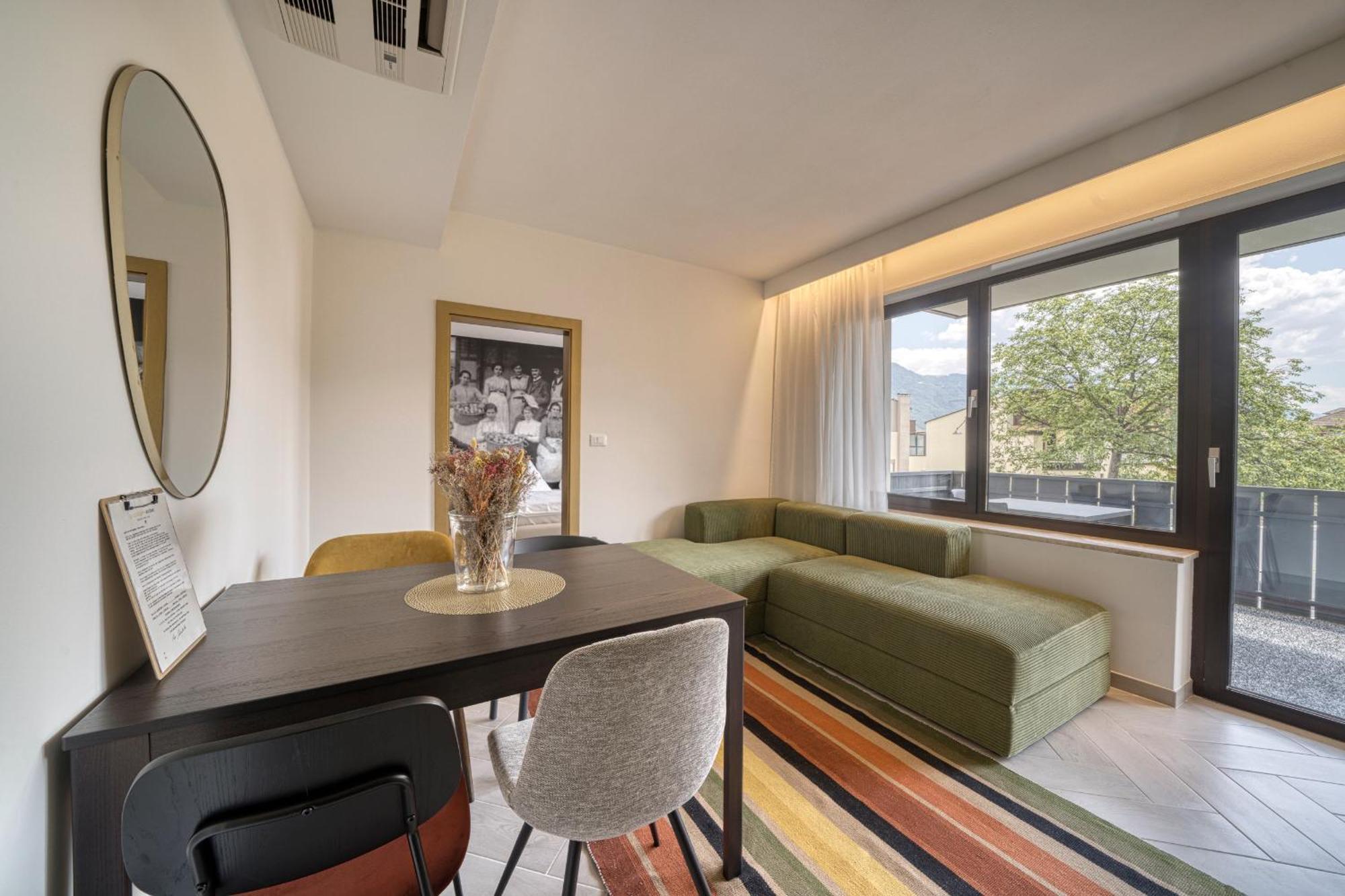 Goldfinger + Suites Lana Exterior foto