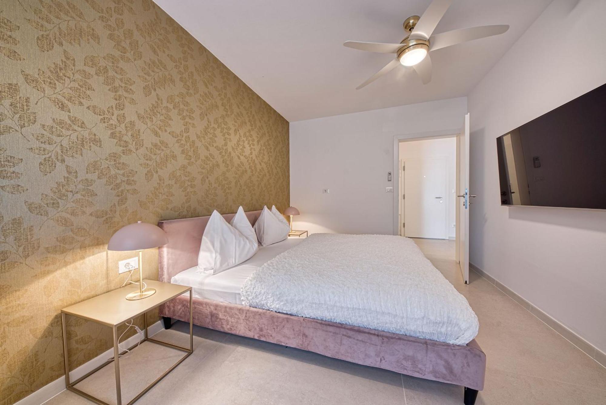 Goldfinger + Suites Lana Exterior foto